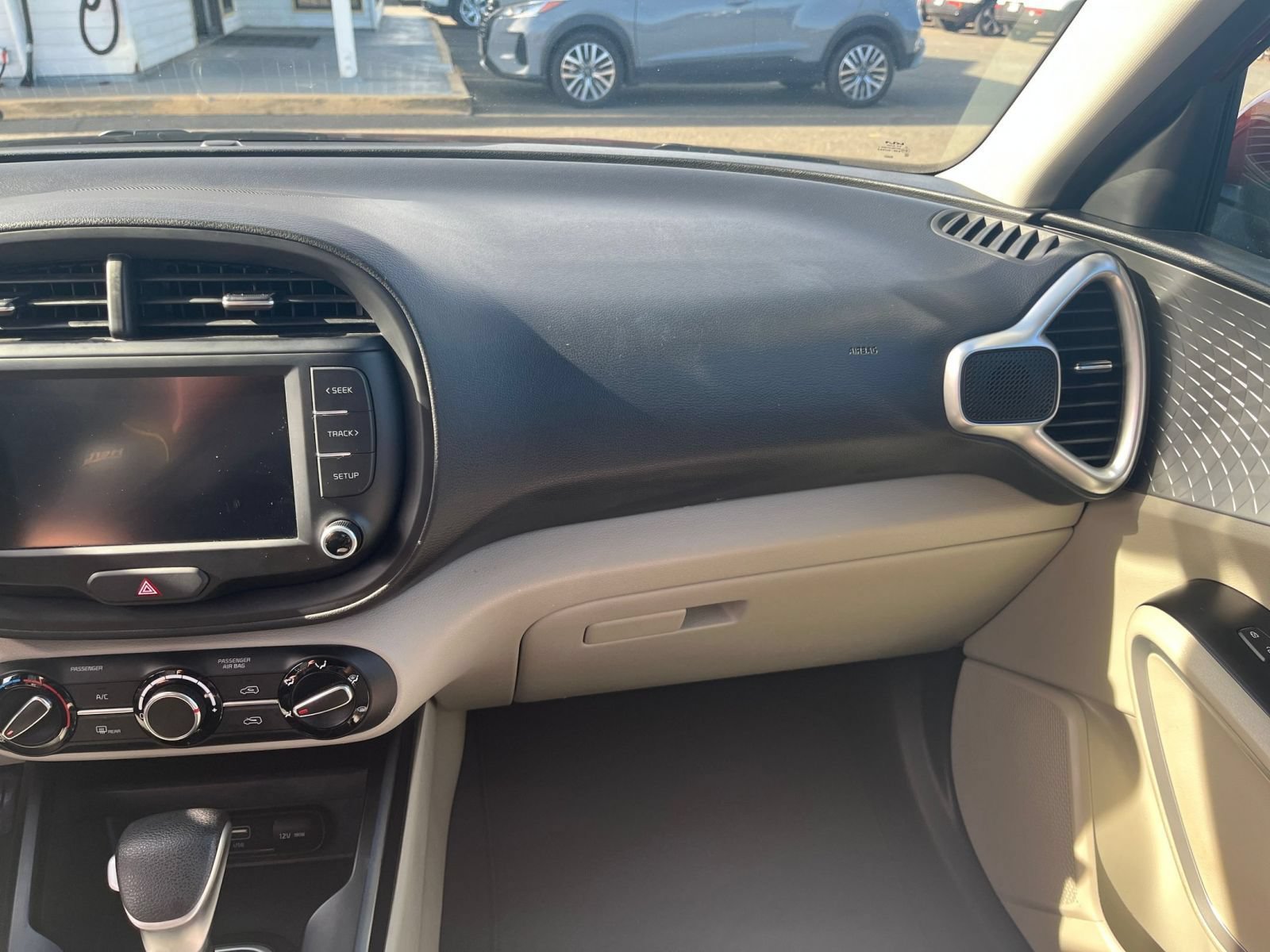 Used 2025 Kia Soul LX w/ LX Technology Package FWD image 33
