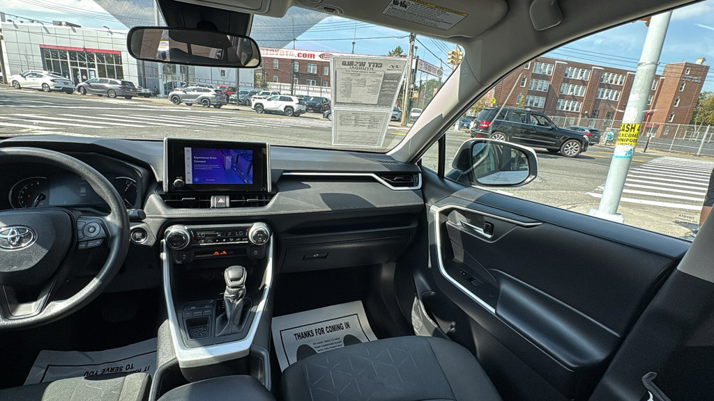 Used 2024 Toyota RAV4 XLE FWD image 28