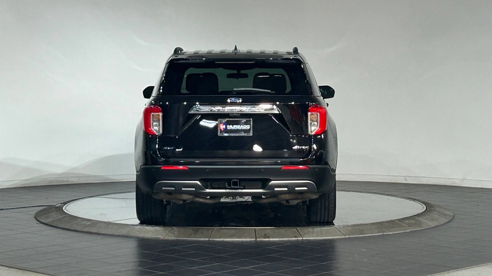Used 2023 Ford Explorer XLT w/ Equipment Group 202A AWD/4WD image 8