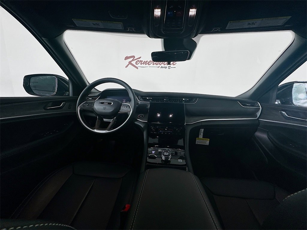 New 2025 Jeep Grand Cherokee Limited image 9