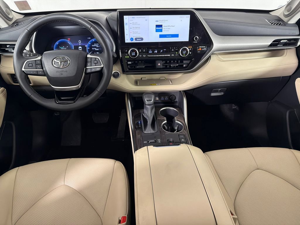 Used 2025 Toyota Highlander Limited image 24