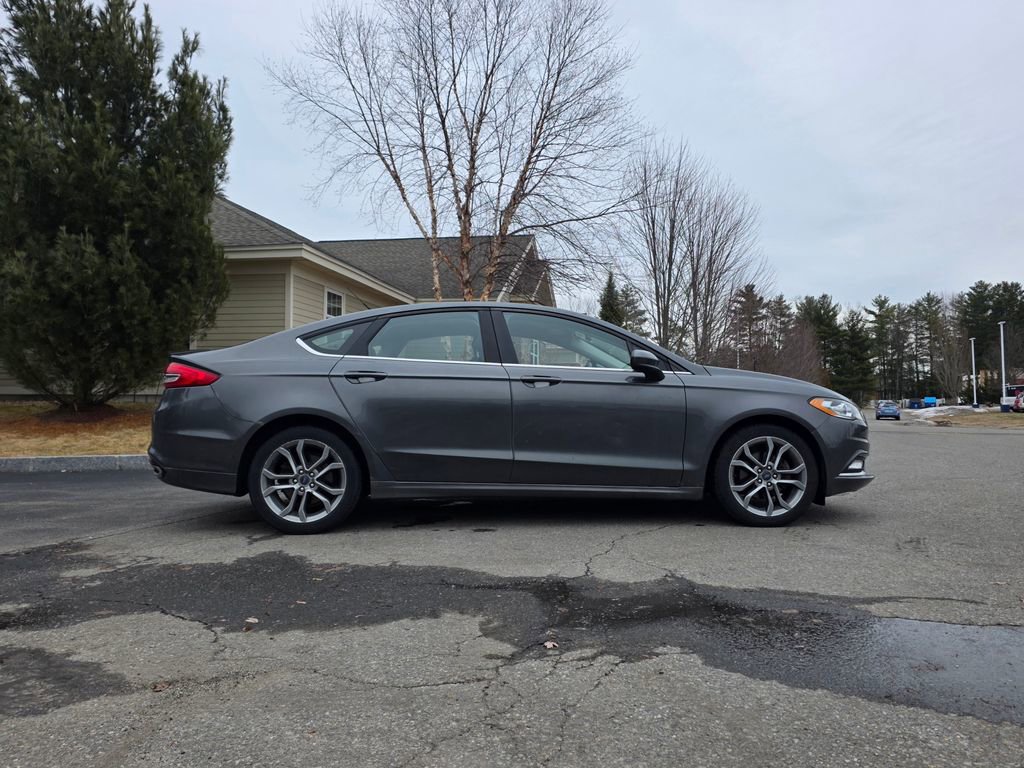 Used 2017 Ford Fusion SE w/ Equipment Group 201A image 9