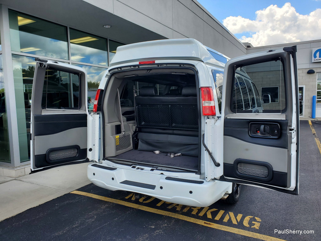 Used 2023 Chevrolet Express 2500 RWD image 16