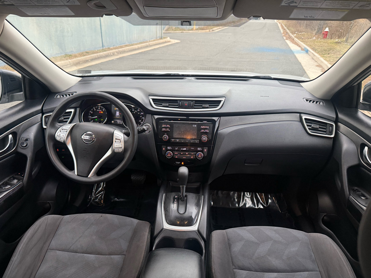 Used 2016 Nissan Rogue SV image 5