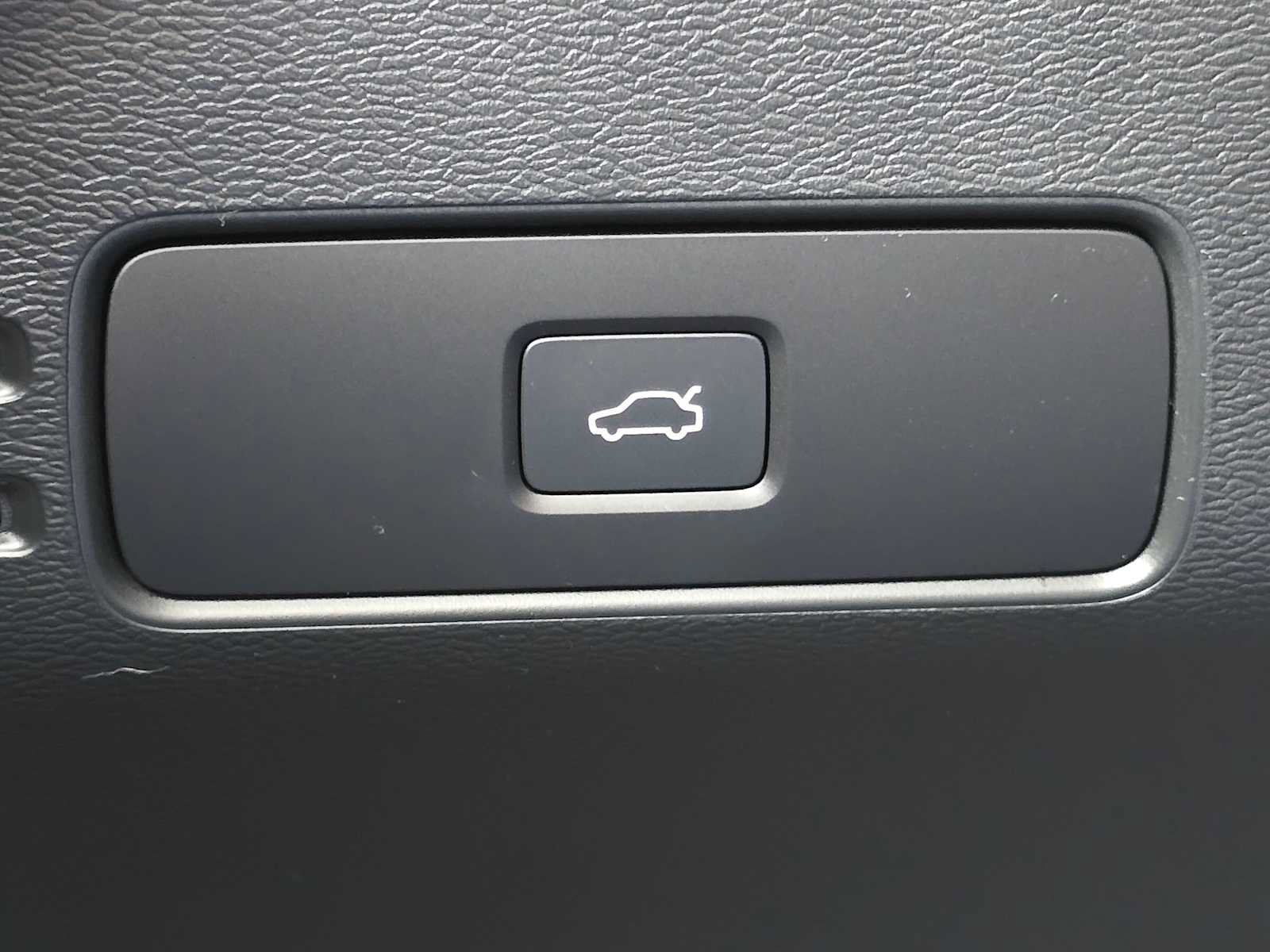 Used 2026 Volvo XC40 B5 Plus w/ Protection Package Premier AWD/4WD image 32