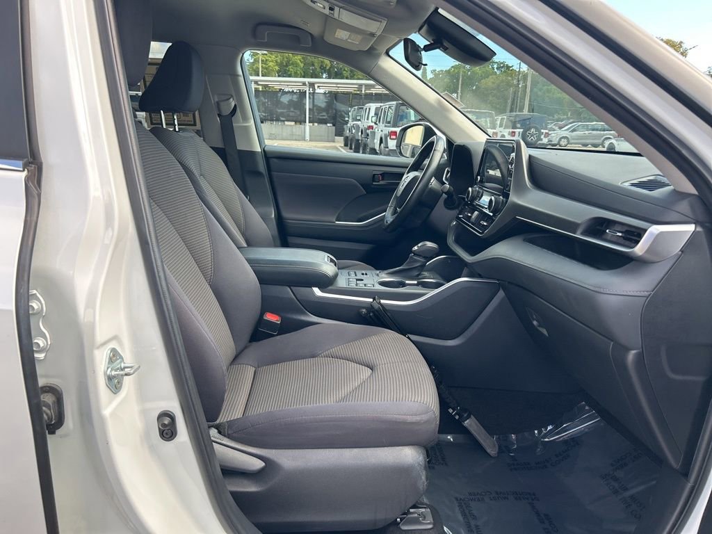 Used 2023 Toyota Highlander L image 23