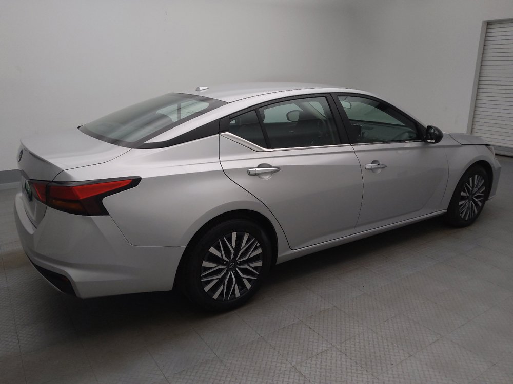Used 2025 Nissan Altima 2.5 SV FWD image 10