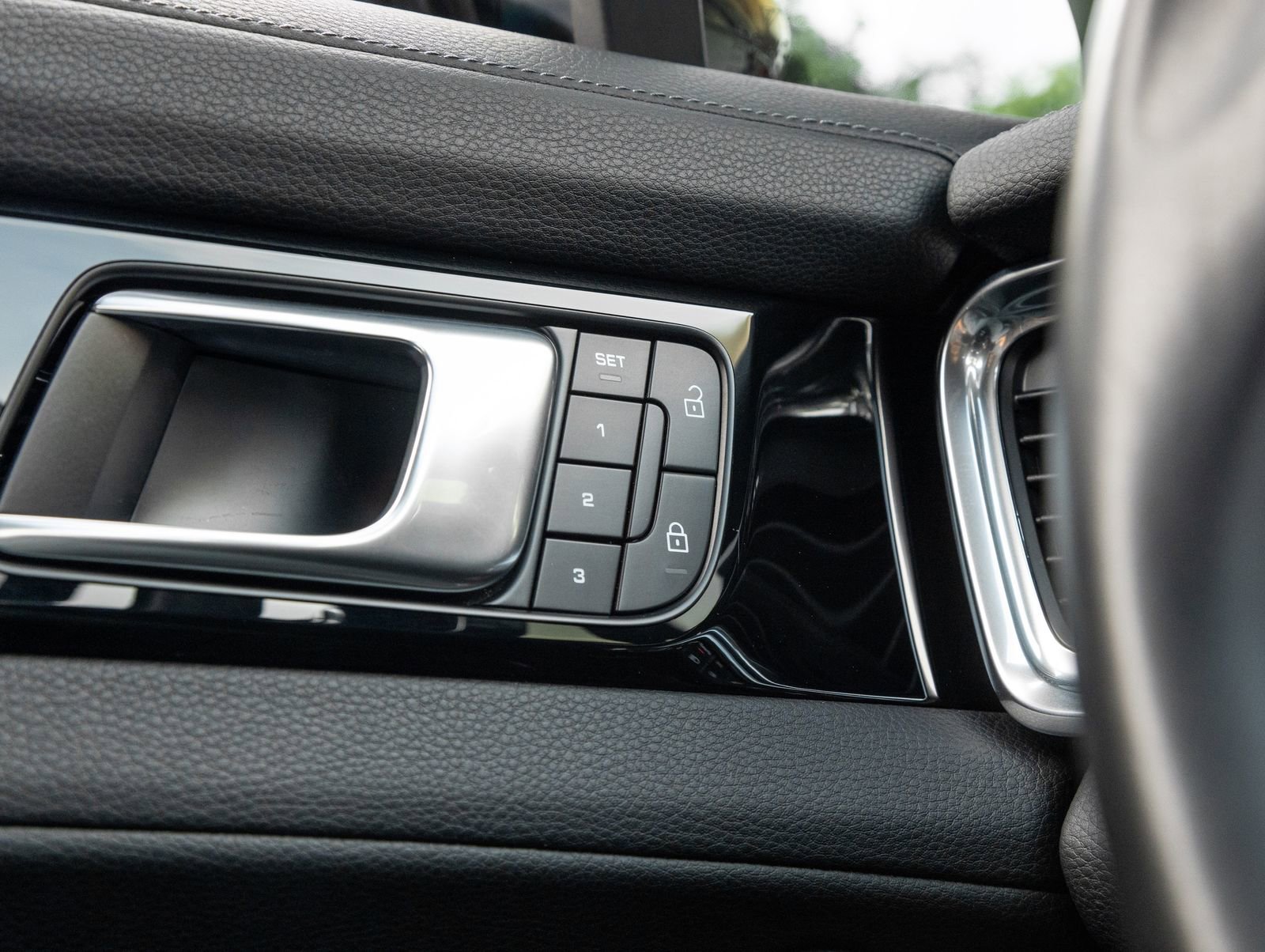 Certified 2023 Porsche Panamera 4S image 18