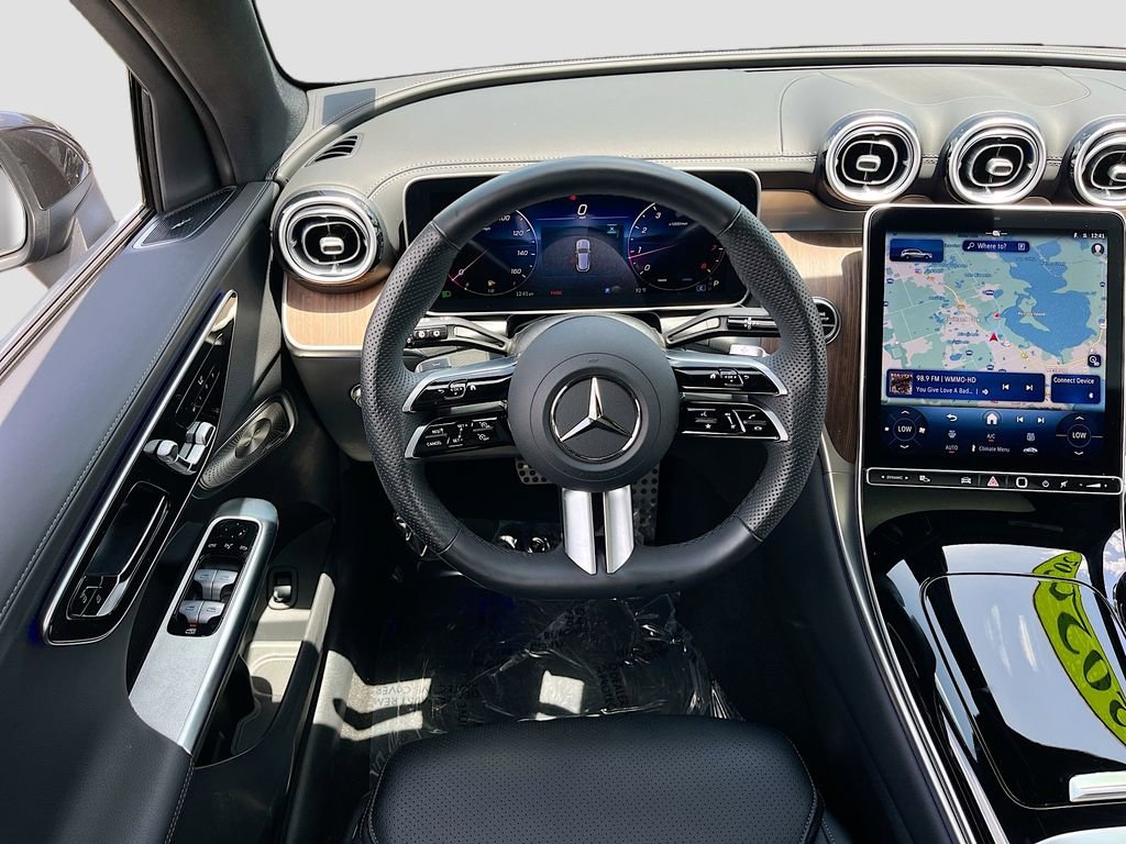 Used 2025 Mercedes-Benz GLC 300 4MATIC image 24