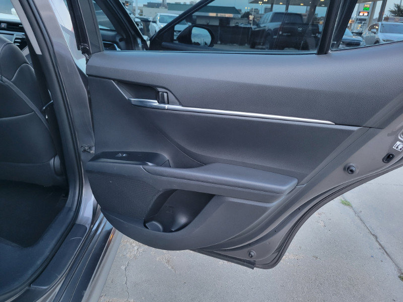Used 2018 Toyota Camry SE FWD image 24