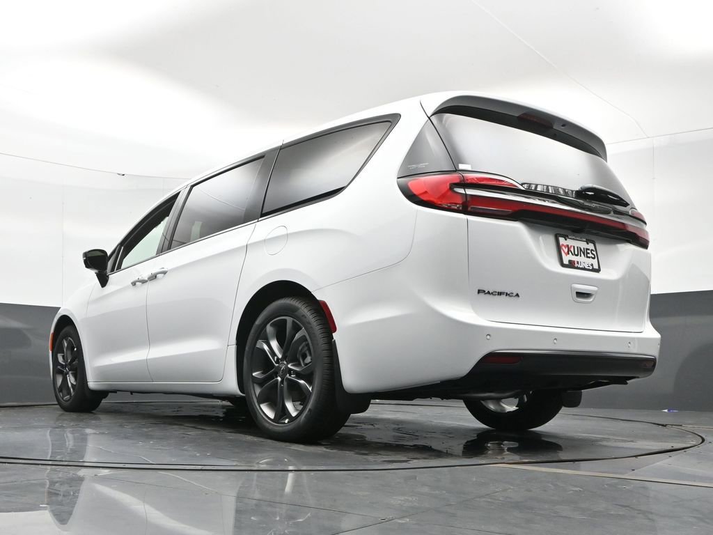 New 2026 Chrysler Pacifica Select image 46