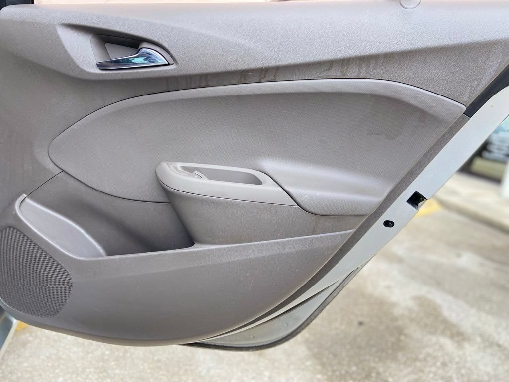 Used 2017 Chevrolet Cruze LS FWD image 22