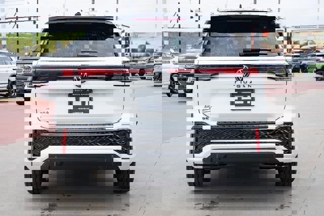 New 2026 Volkswagen Tiguan SE R-Line image 5