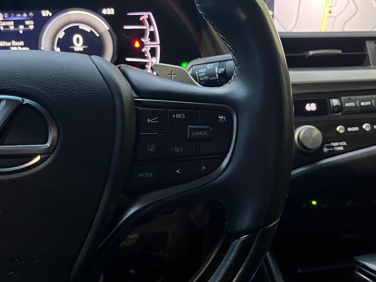 Used 2021 Lexus ES 300h w/ Accessory Package 2 image 24