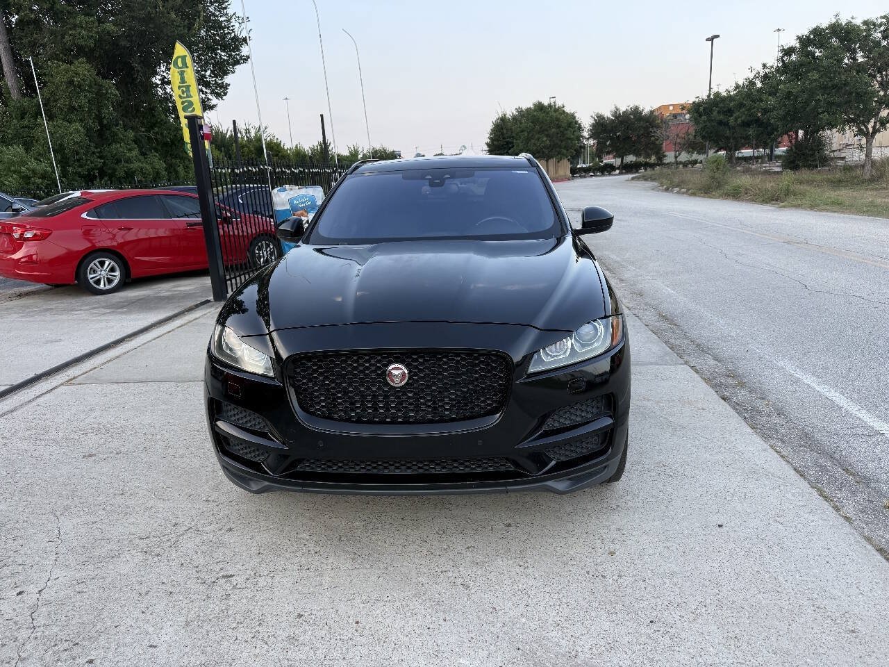 Used 2018 Jaguar F-PACE Premium AWD/4WD image 4
