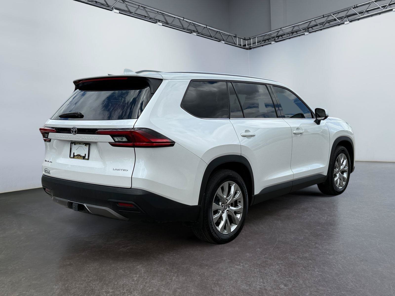 Used 2025 Toyota Grand Highlander AWD Hybrid image 3