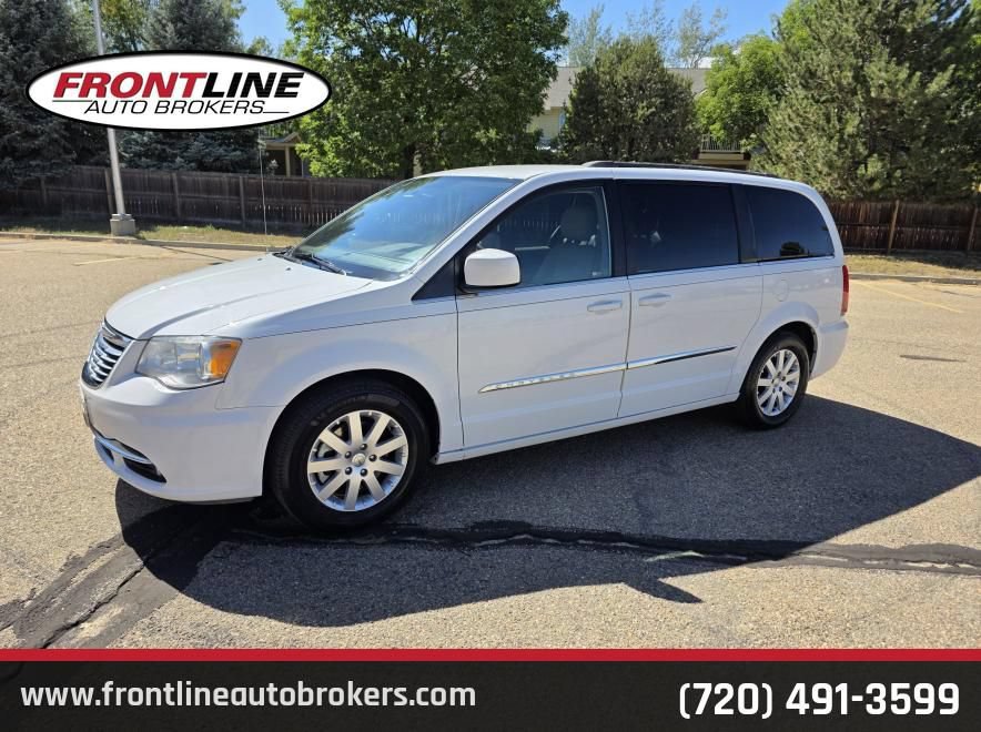Used 2015 Chrysler Town & Country Touring FWD image 1