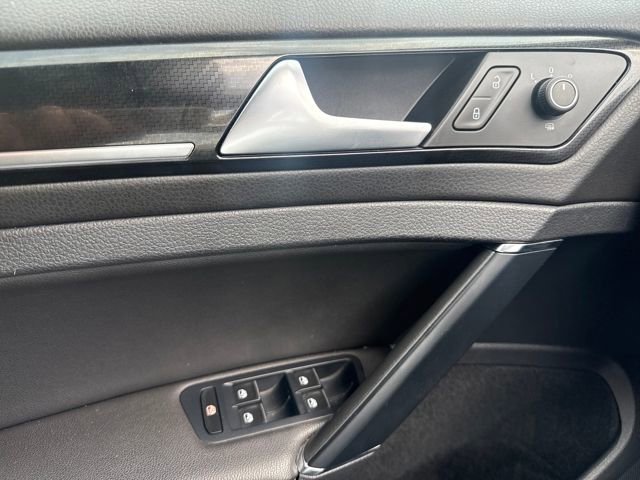 Used 2017 Volkswagen Golf R 4-Door image 18