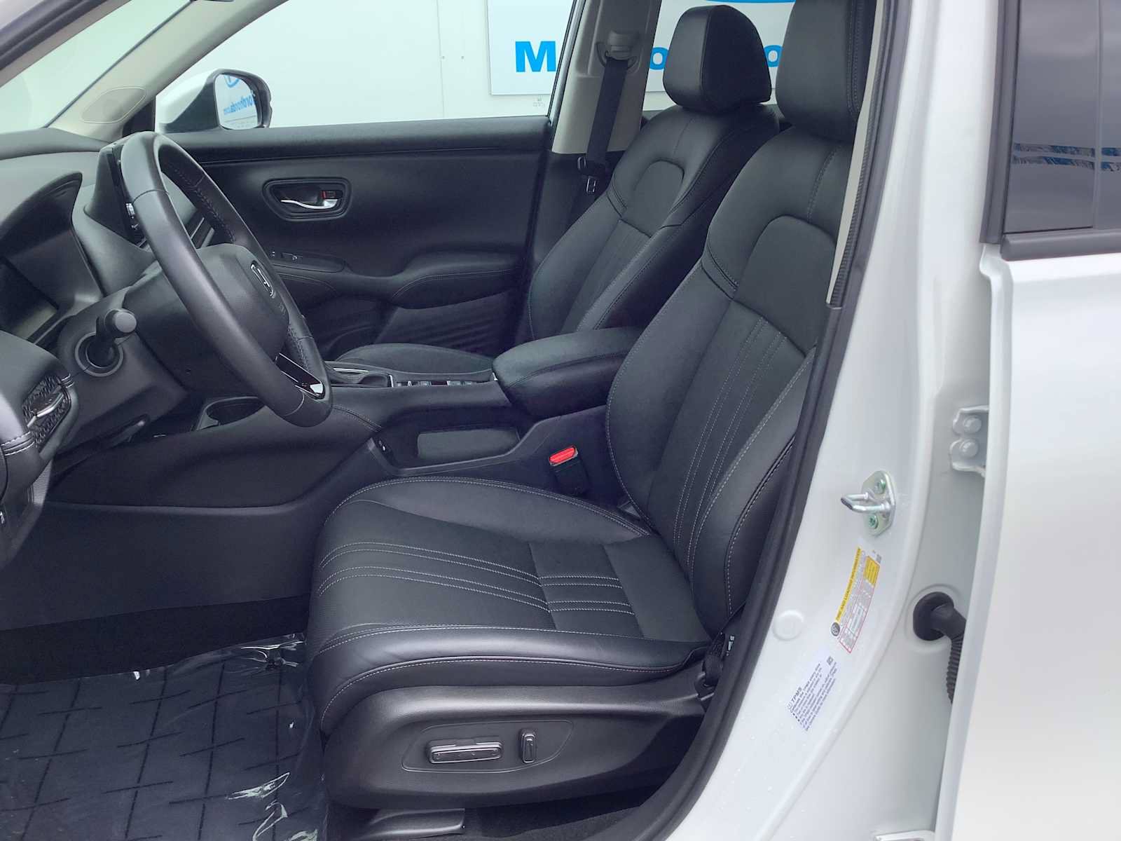 Used 2024 Honda HR-V EX-L image 11