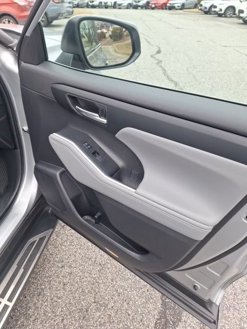 Used 2024 Toyota Highlander XLE image 20