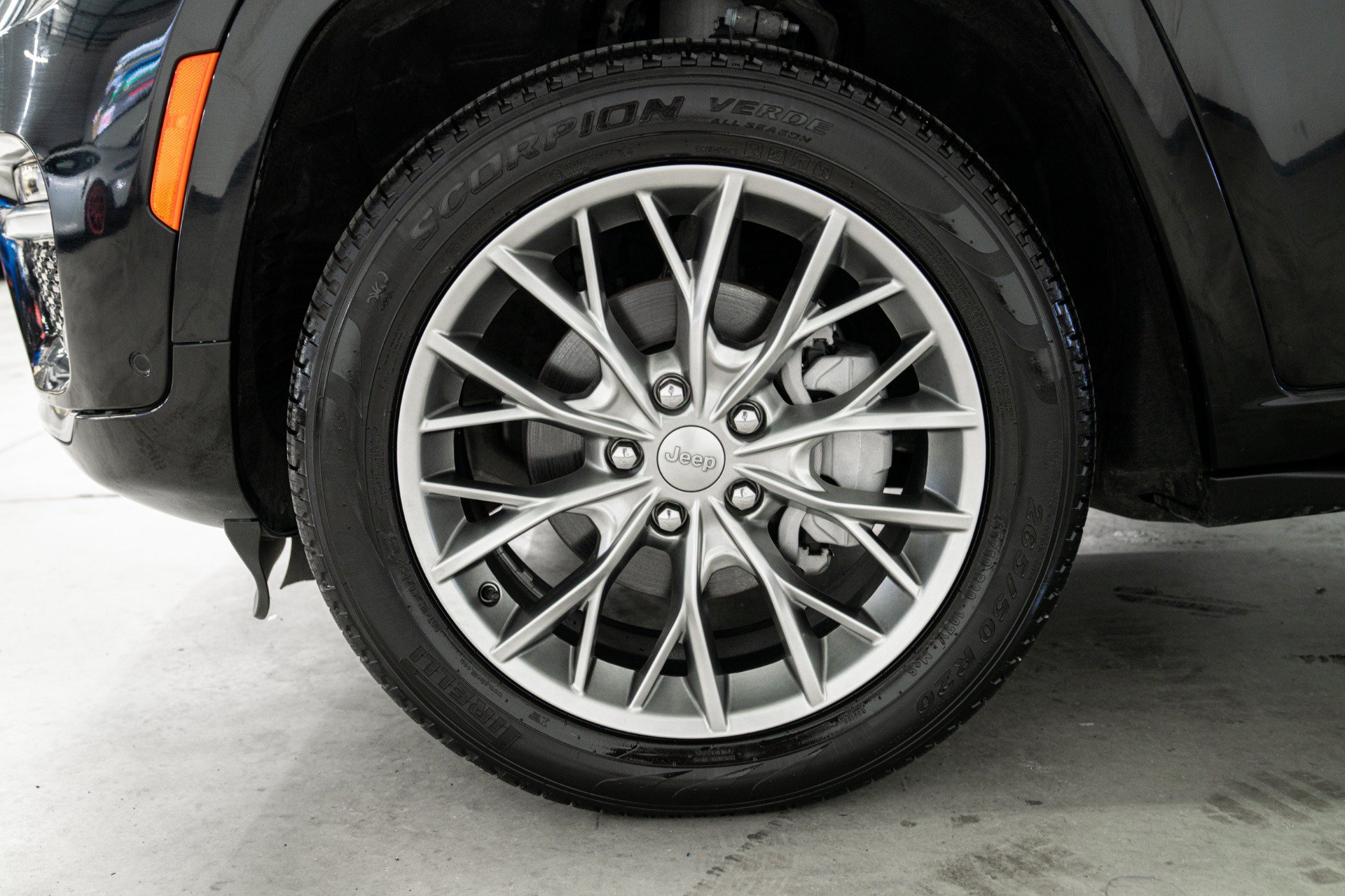 Used 2023 Jeep Grand Cherokee Summit AWD/4WD image 9