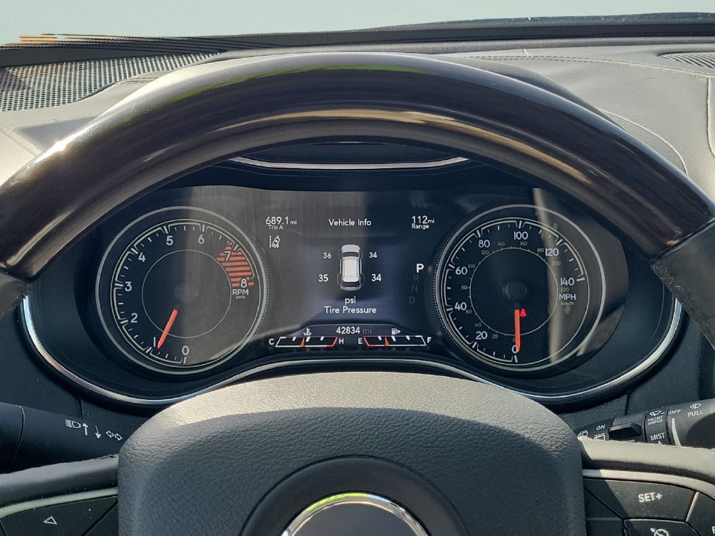 Used 2019 Jeep Cherokee Overland w/ Technology Group AWD/4WD image 27