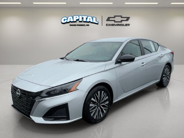 Used 2024 Nissan Altima 2.5 SV FWD image 1