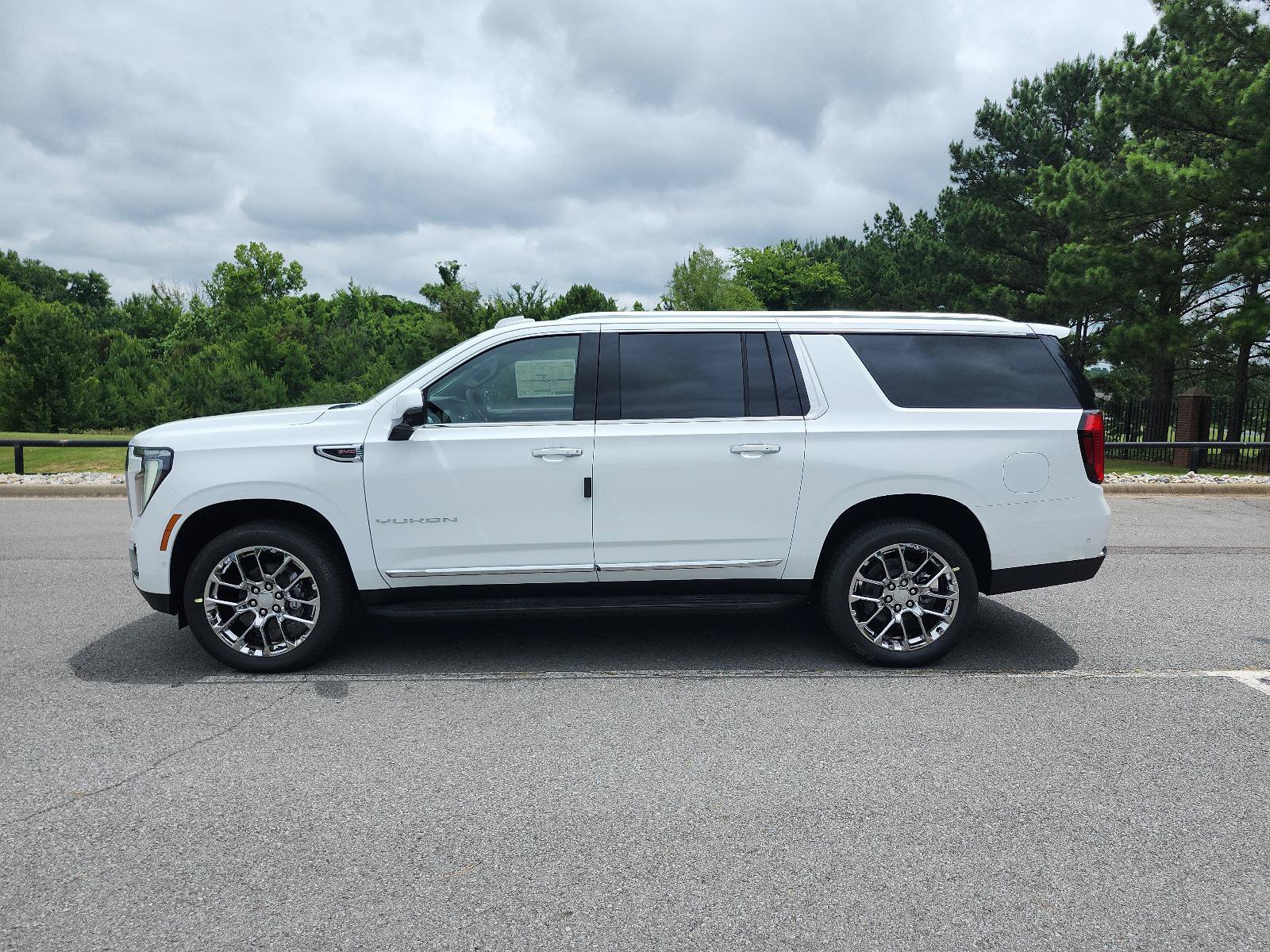 New 2026 GMC Yukon XL Elevation w/ Elevation Premium Package RWD image 2