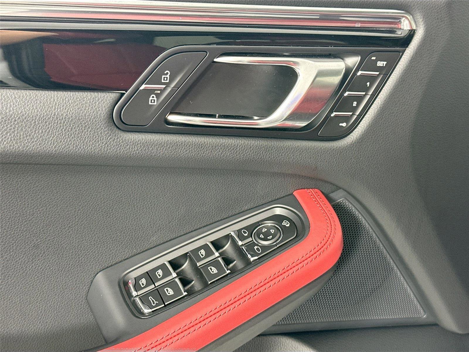 Certified 2026 Porsche Macan S AWD/4WD image 32