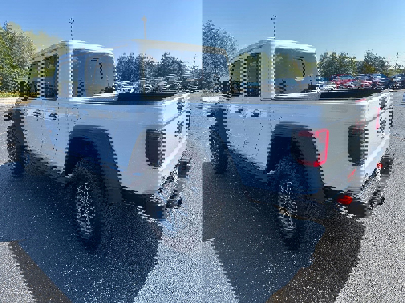 Used 2025 Jeep Gladiator Mojave w/ Convenience Group image 8