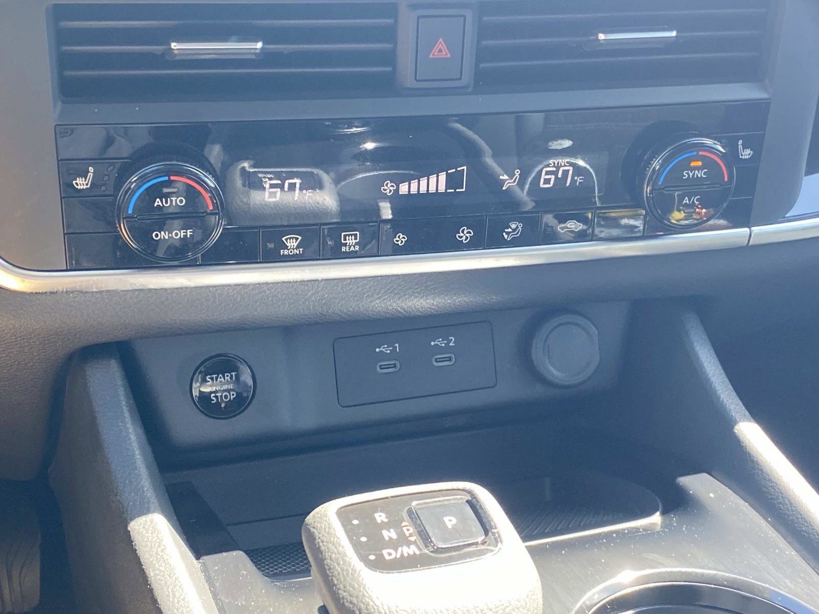 Used 2025 Nissan Rogue SV image 28