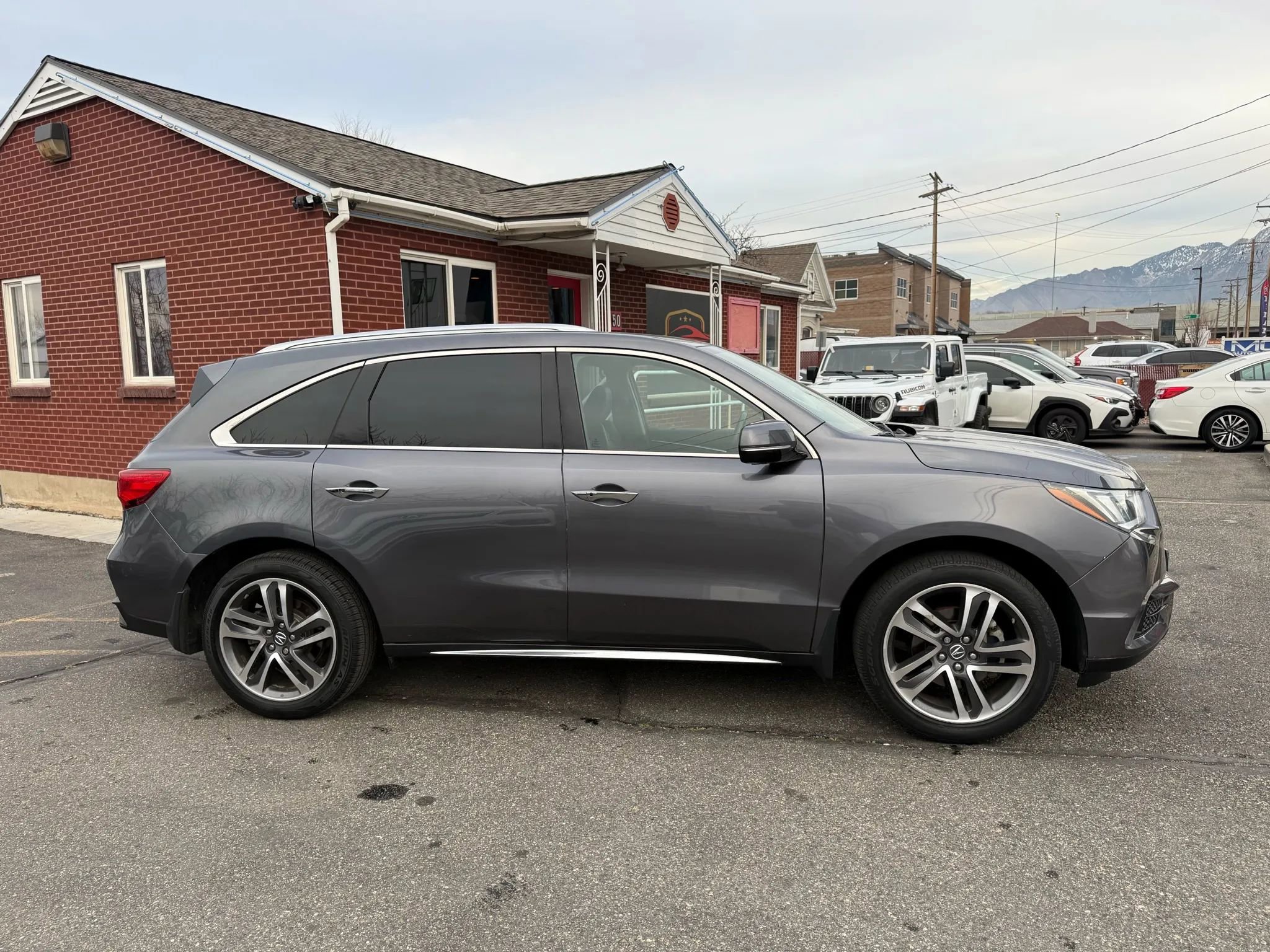 Used 2017 Acura MDX SH-AWD w/ Advance Package image 4