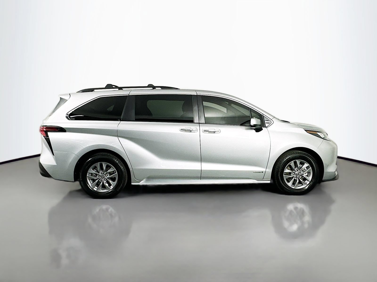 Certified 2021 Toyota Sienna XLE AWD/4WD image 8