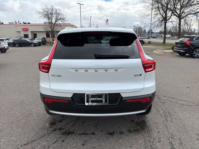 Used 2023 Volvo XC40 B5 Core w/ Convenience Package image 5
