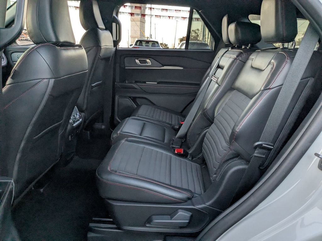 Used 2025 Ford Explorer ST-Line w/ ST-Line Street Pack image 25