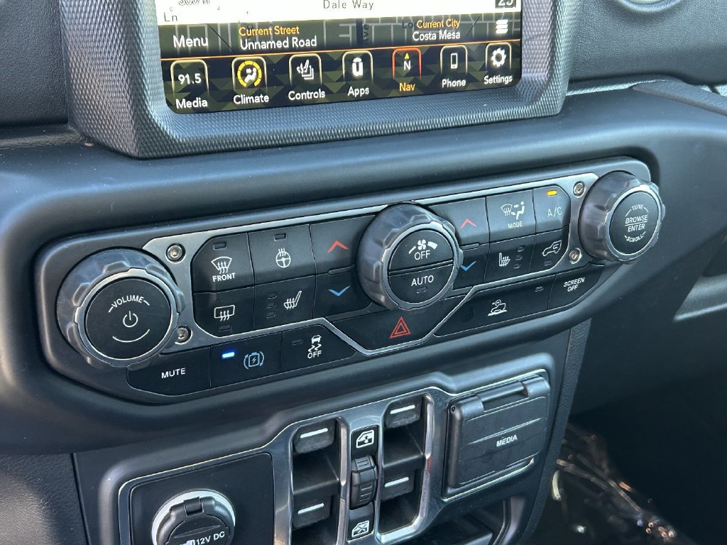 Used 2023 Jeep Wrangler Unlimited Sahara w/ Cold Weather Group AWD/4WD image 25