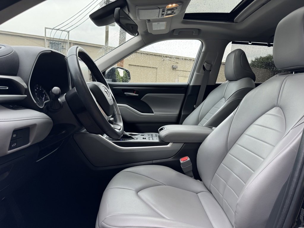 Used 2022 Toyota Highlander XLE image 27