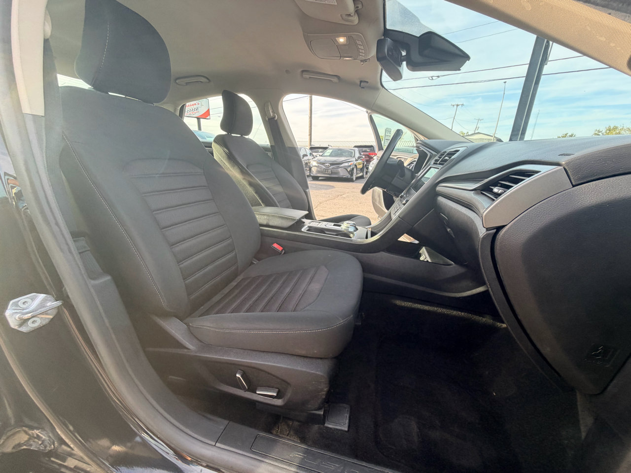 Used 2019 Ford Fusion SE image 12