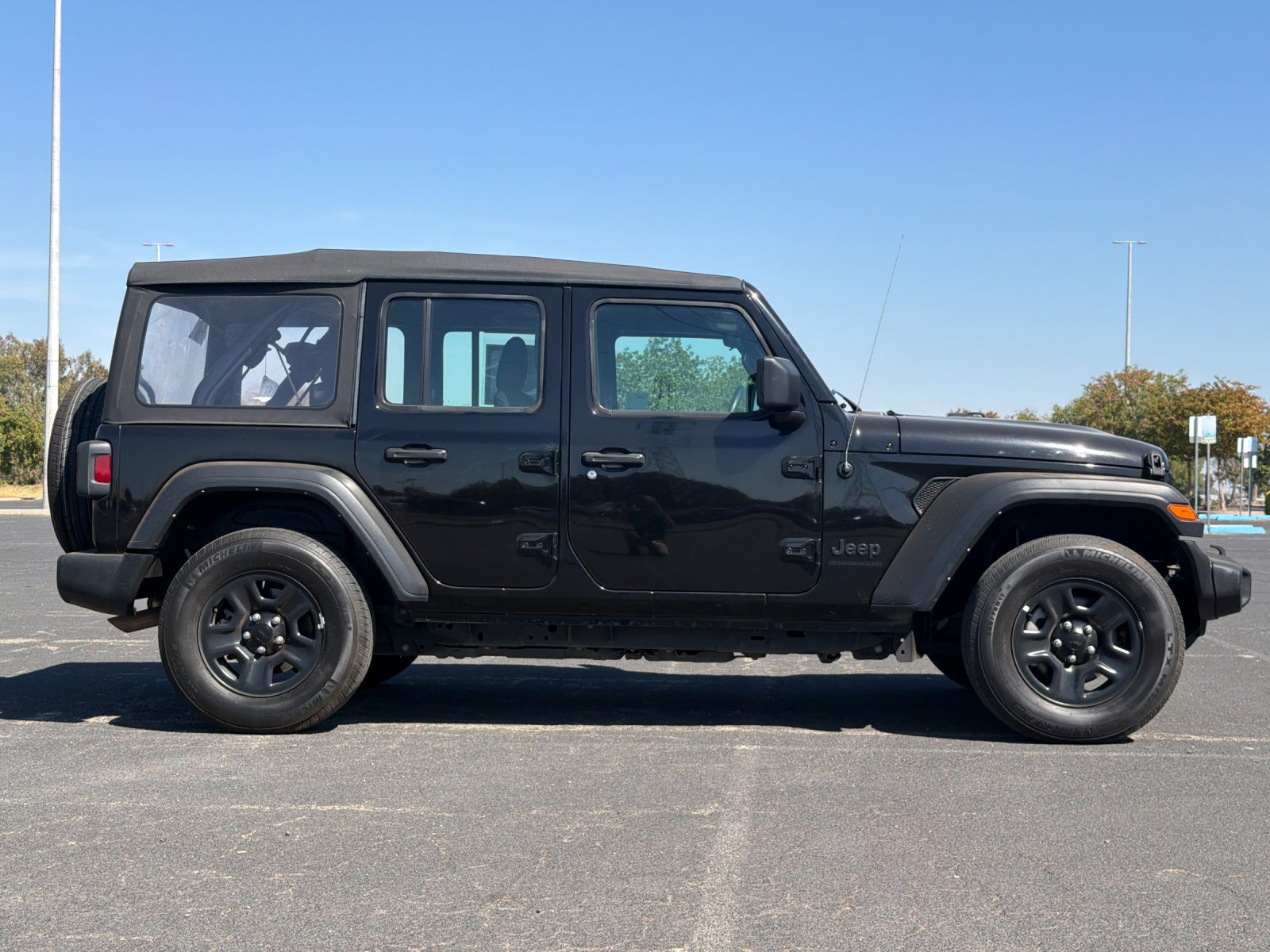 Used 2023 Jeep Wrangler Unlimited Sport AWD/4WD image 3