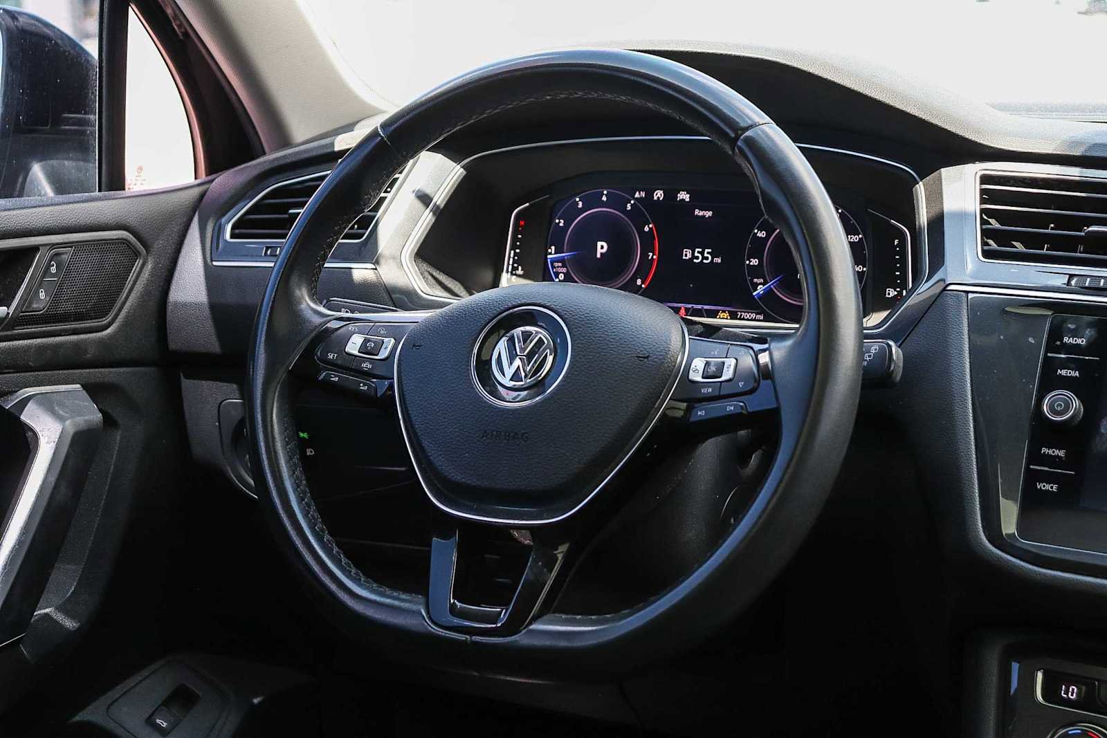 Used 2020 Volkswagen Tiguan SEL FWD image 14