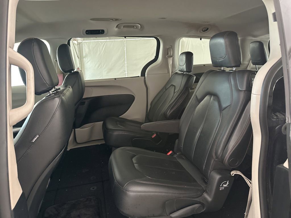 Used 2020 Chrysler Pacifica Touring-L image 10