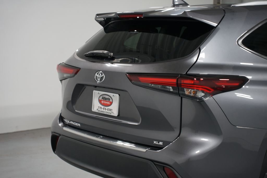 Certified 2024 Toyota Highlander XLE image 9