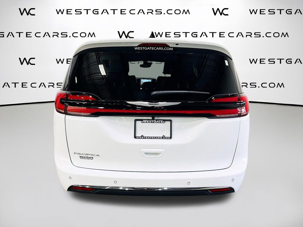 New 2026 Chrysler Pacifica Select image 7