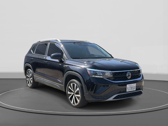 Used 2023 Volkswagen Taos SE FWD image 1