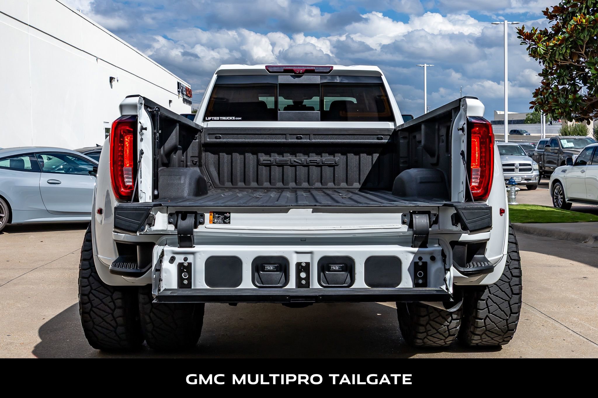 Used 2022 GMC Sierra 3500 Denali w/ Denali Ultimate Package AWD/4WD image 8