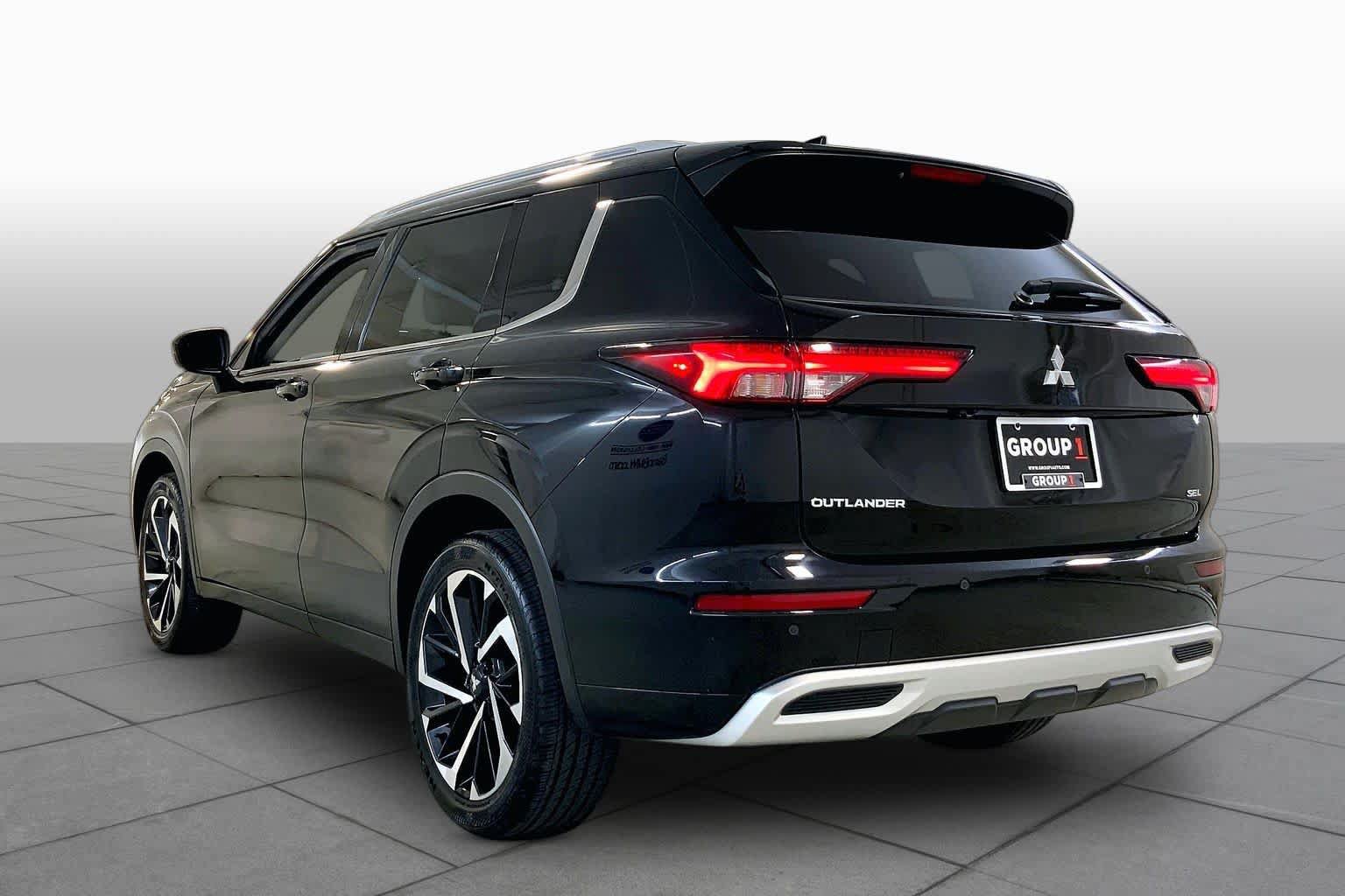 Used 2023 Mitsubishi Outlander SEL AWD/4WD image 11