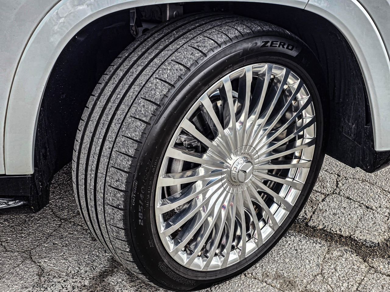 Used 2025 Mercedes-Benz Maybach GLS 600 4MATIC image 9