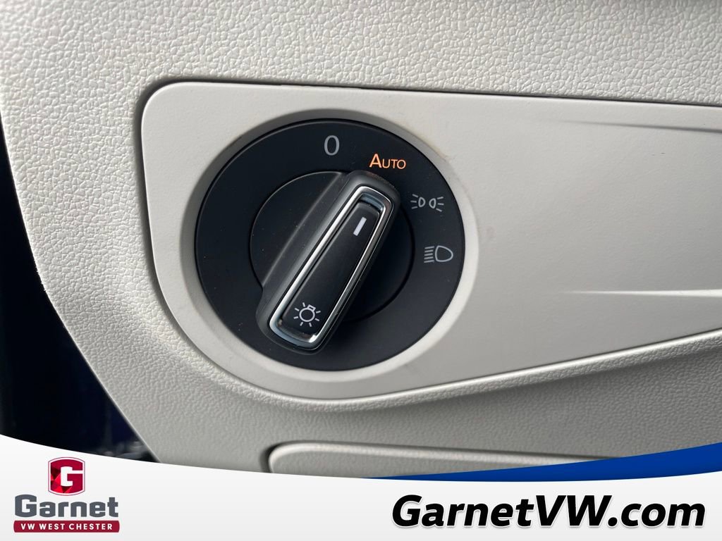Certified 2023 Volkswagen Tiguan SE w/ Panoramic Sunroof Package image 32