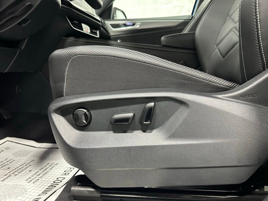 Used 2025 Volkswagen Atlas Cross Sport SE image 12