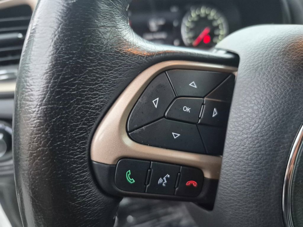 Used 2017 Jeep Renegade Limited image 21